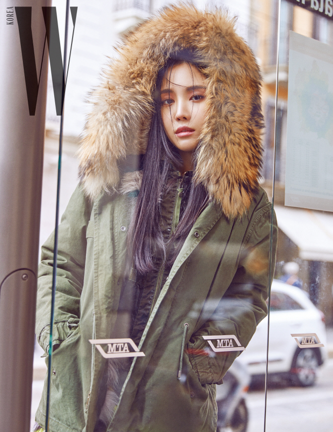 손나은, 밀라노 사로잡은 치명적인 눈빛                                                                                                                                                             