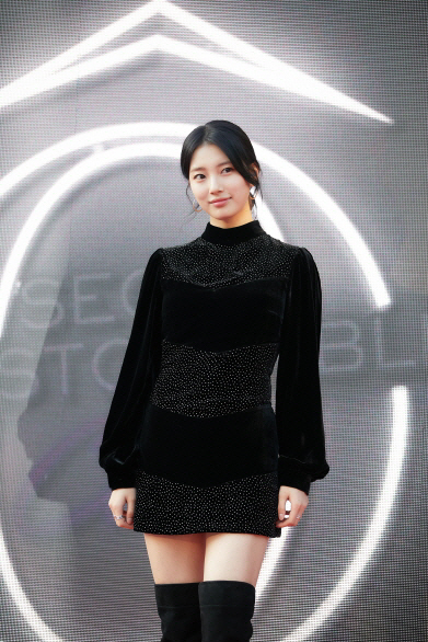  수지, 우아하게                                                                                                                                                                                   