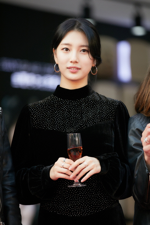 수지, 뷰티 행사 참석 '고혹미 발산'                                                                                                                                                            