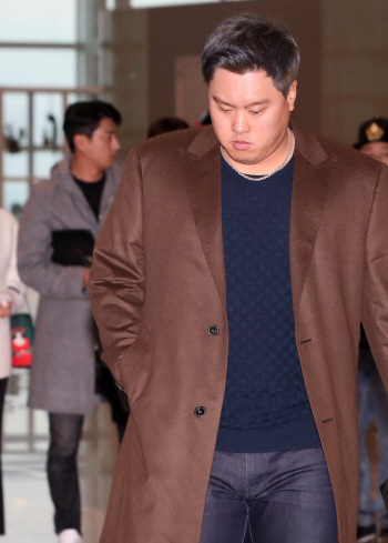 류현진, 토론토로 출국                                                                               