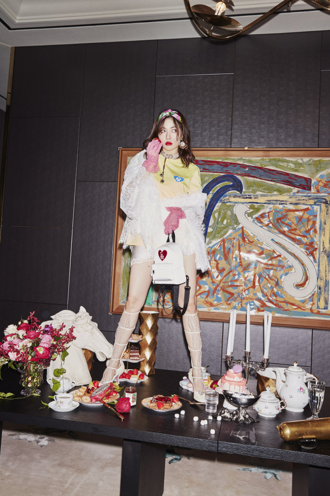  현아, 도도하게                                                                                                                                                                                   