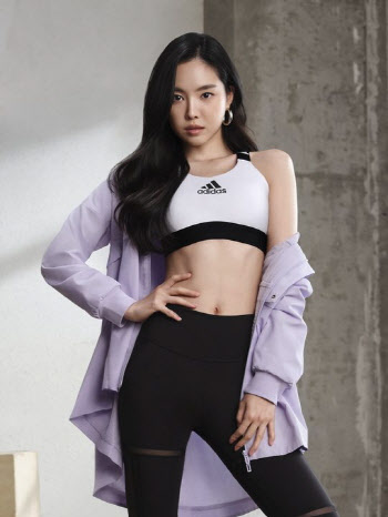 손나은, 아디다스 화보                                                                               