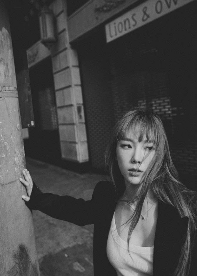 태연 9일 신곡 발매·생일날 부친상…SM "음원·MV 공개 잠정 연기" [공식]