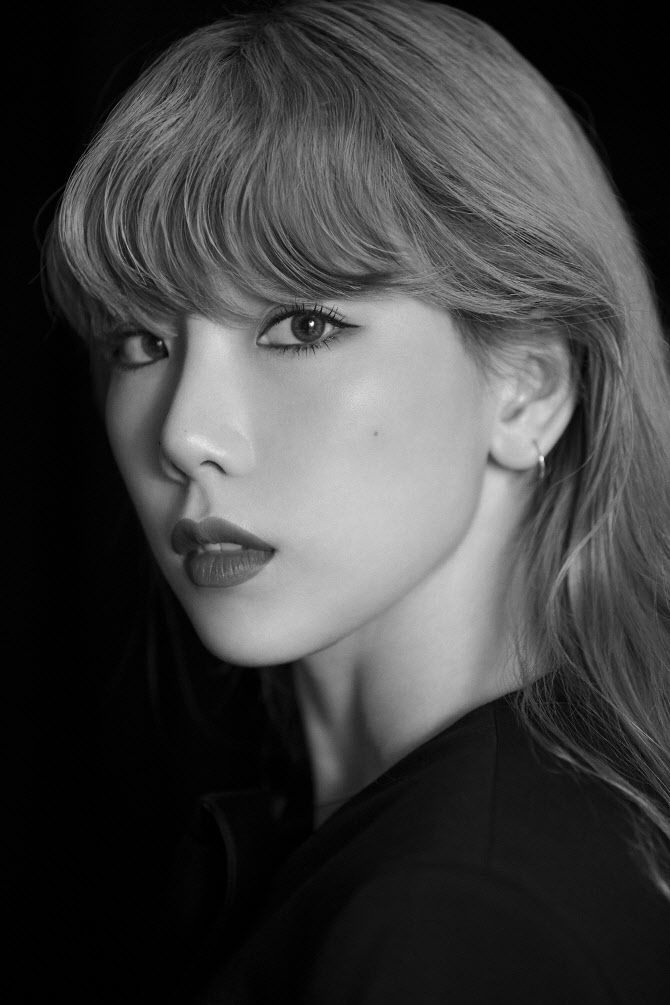 [단독]소녀시대 태연, 9일 부친상…31번째 생일에 비보
