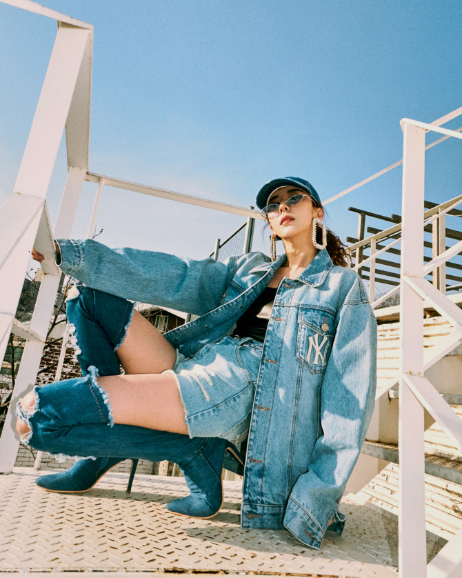 김완선, 섹시한 청청패션                                                                                                                                                                           