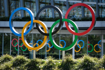 IOC “올림픽 새 일정, 건강·선수 이익 보호 등 고려해 결정”
