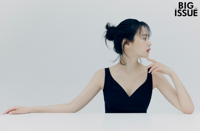 윤승아, 우아한 화보 공개                                                                                                                                                                          