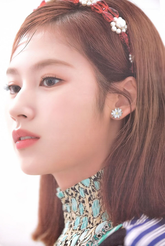 트와이스 사나, 요정 자태                                                                                                                                                                                