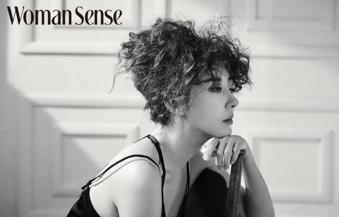  김완선 "싱글 라이프 팁? 스스로 관대해지는 것"                                                                                                                                          