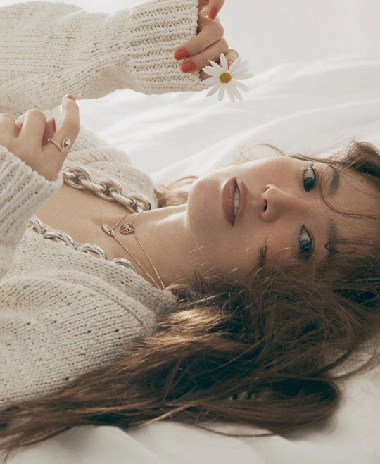  송혜교 화보, 몽환적인 매력                                                                                                                                                                       