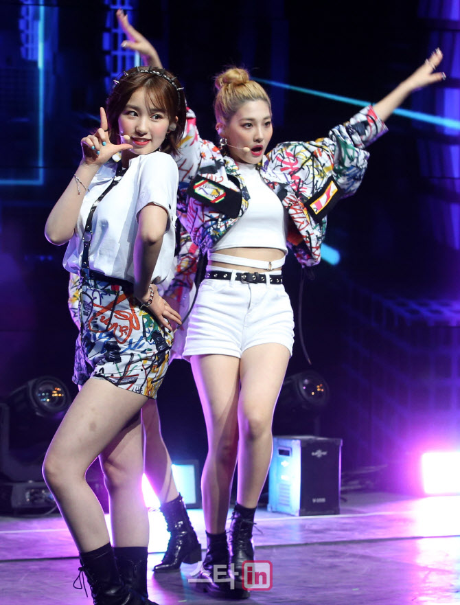 [포토]깜찍발랄한 걸그룹 WOO! AH!(우아)