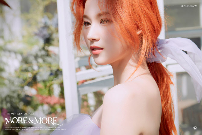 트와이스 ‘MORE & MORE’ 티저…사나 ‘시선 압도’                                                                                                                                                 