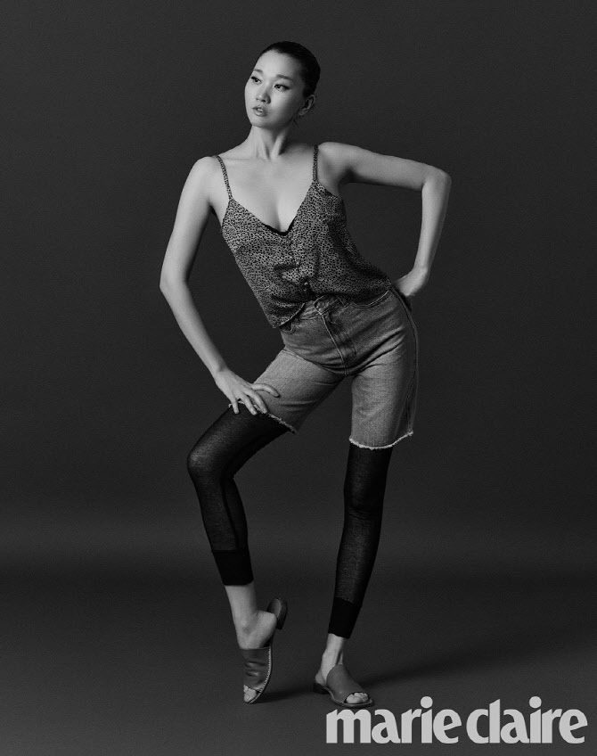  장윤주, 포즈 취하며                                                                                                                                                                              