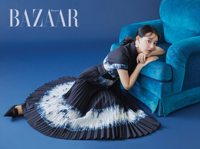  김지원, 파랑새 연상시키는 신비로움                                                                                                                                                               