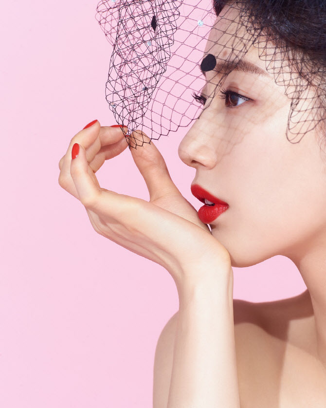 수지, 뷰티북 공개 '수익금 전액 기부'                                                                                                                                                          