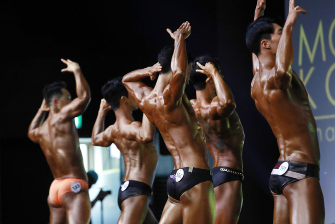 근육질 훈남들의 치열한 대결                                                                                                                                                                             