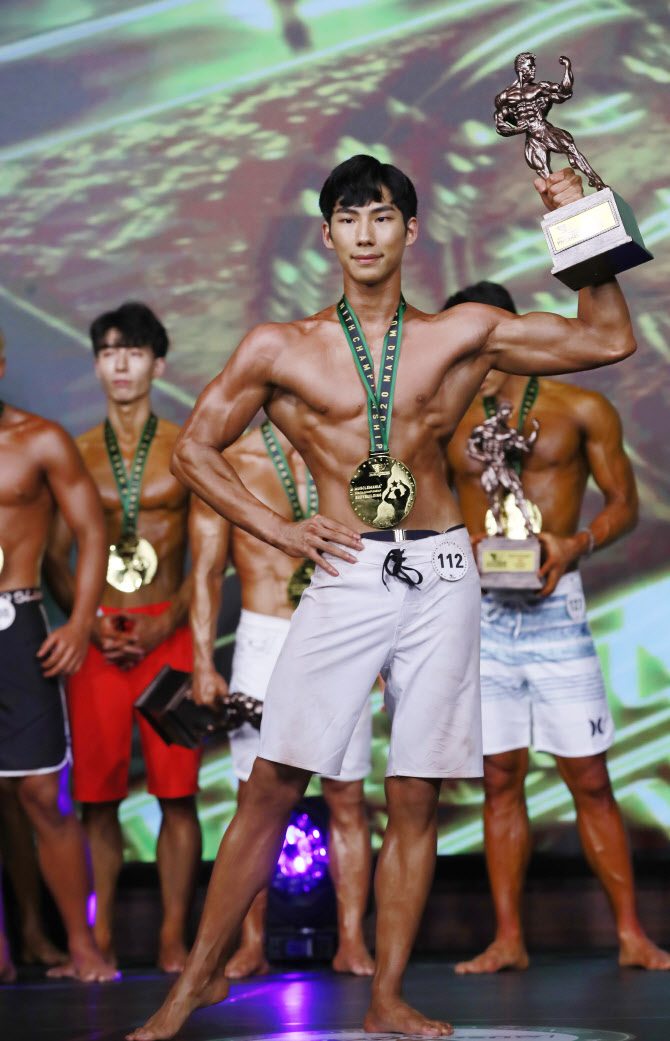 최재승' 피지크 주니어 단일체급 1위의 주인공                                                                                                                                                        