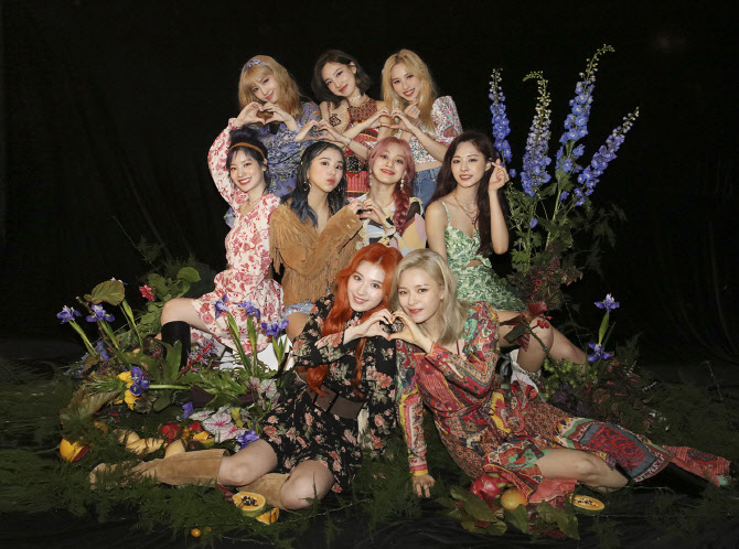 트와이스 'MORE & MORE' 비하인드컷 '상큼'                                                                                                                                      