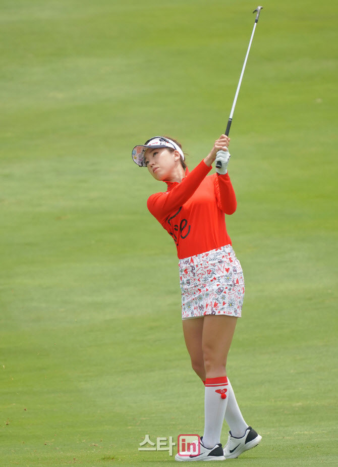 황율린 '띄워서 붙인다'                                                                                                                                                                  