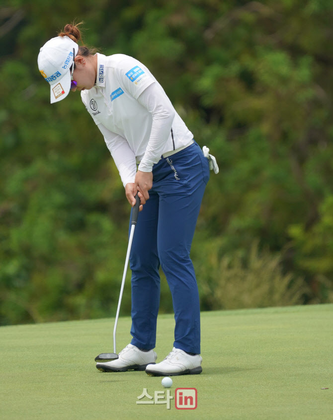 박민지 '신중한 퍼트 스트록'                                                                                                                                                             