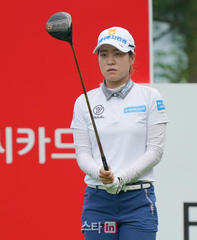 박민지 '선두까지 올라가자'                                                                                                                                                              