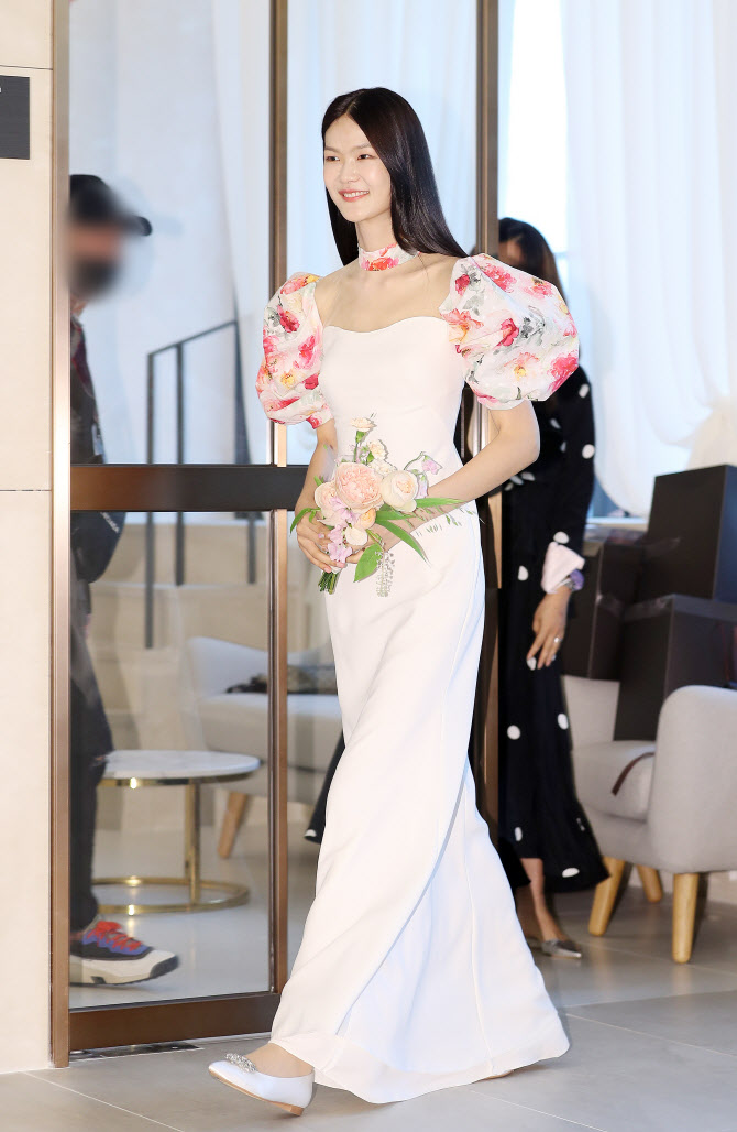 전수민 '순백의 여신'                                                                                                                                                                          