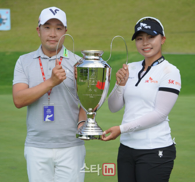 김지영 '우승 우리가 주인공입니다'                                                                                                                                                       