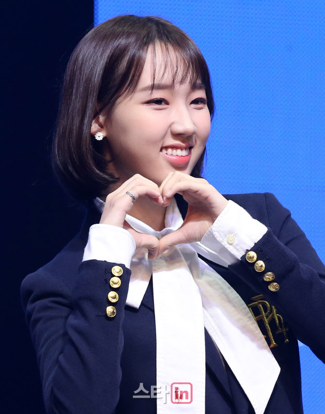 위클리 신지윤, '아름다운 미소'                                                                                                                                                          