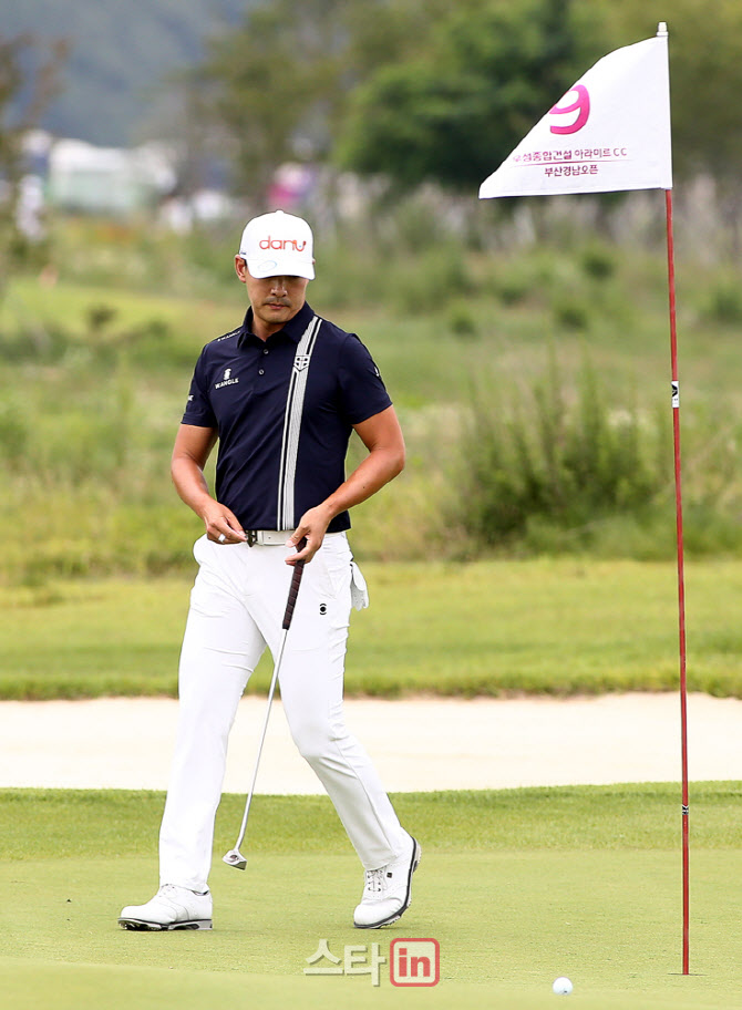  홍순상 '꼼꼼히 살피는 그린'                                                                                                                                                            