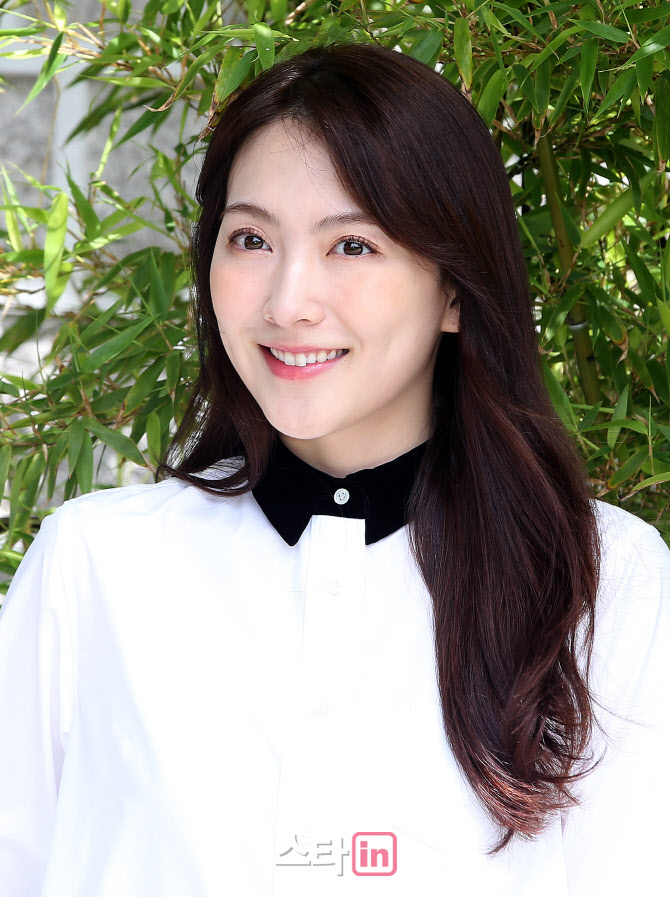 강지영, 러블리한 미소                                                                                                                                                                             