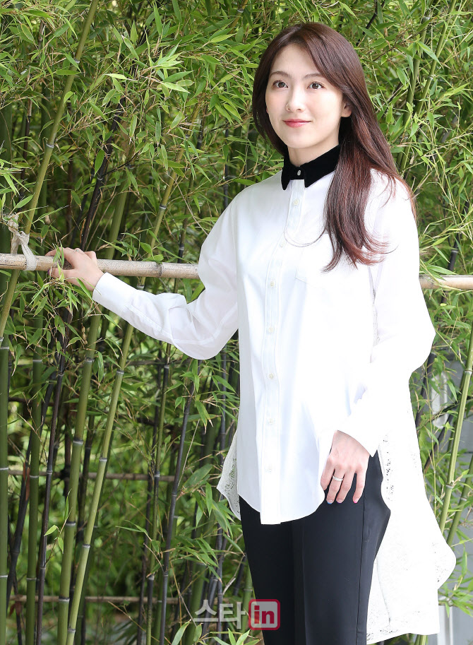 '야식남녀'에서 열연한 배우 강지영                                                                                                                                                       