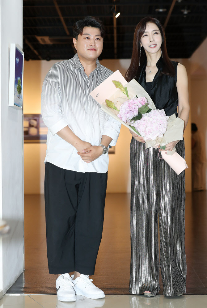 김호중 '김혜진 개인전 축하하러 왔어요'                                                                                                                                                        