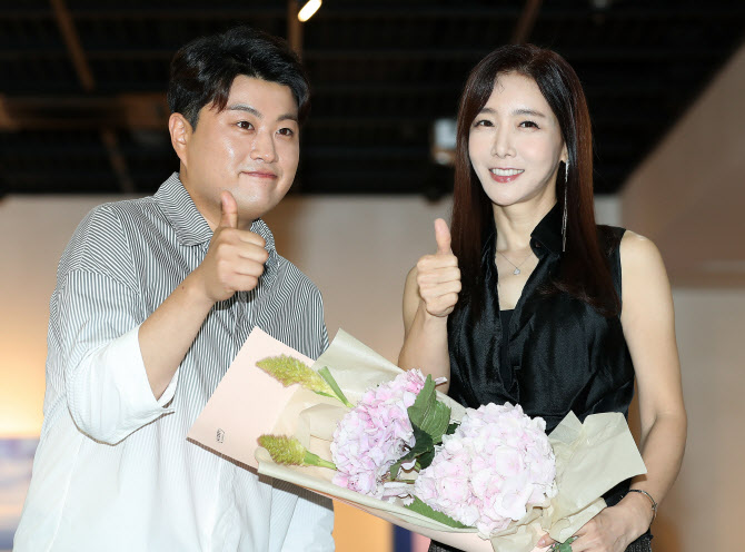 김호중 '김혜진 선배 개인전 보러 오세요!'                                                                                                                                                      