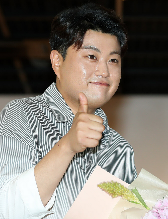 김호중 '트바로티의 엄지 척!'                                                                                                                                                                  