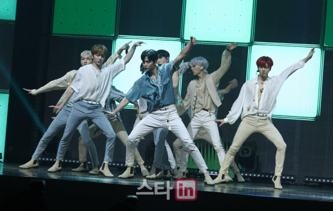 SF9. '6개월 만에 돌아왔어요'                                                                                                                                                            