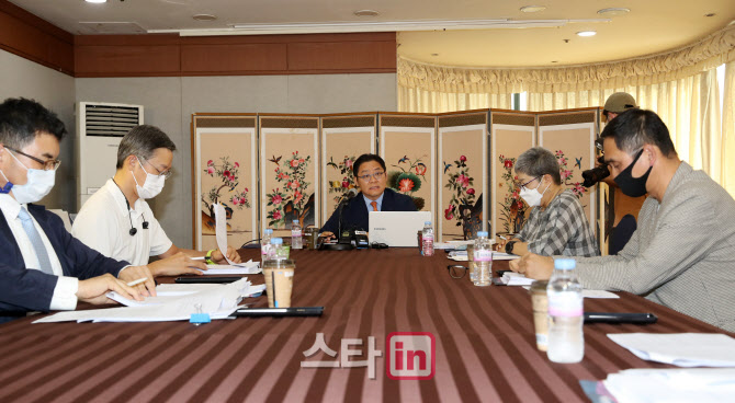 회의 주재하는 안영주 스포츠공정위원장                                                                                                                                                             