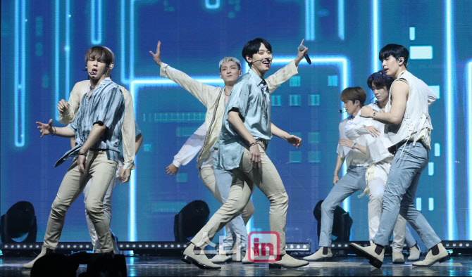 SF9. '신나는 컴백'                                                                                                                                                                      
