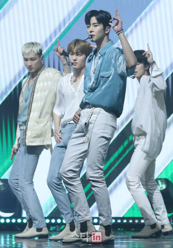 '내가 바로 SF9 로운'                                                                                                                                                                    