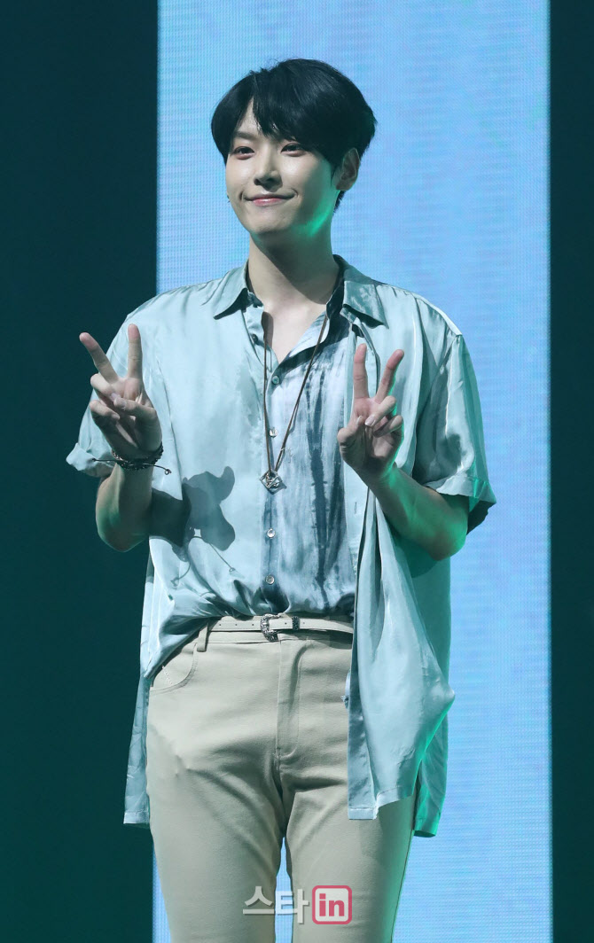 SF9 인성, '스마일~'                                                                                                                                                                     