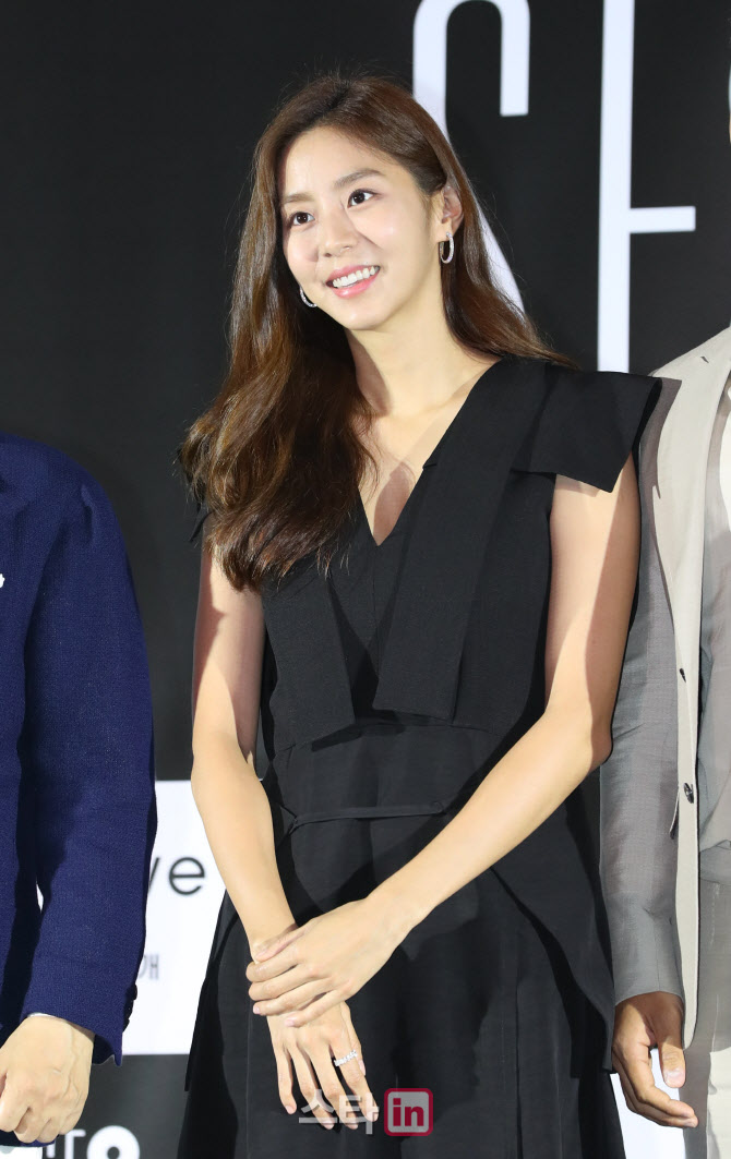 유이, 역변하는 미모                                                                                                                                                                               