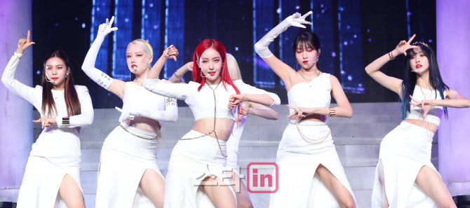 여자친구, 파격 그 자체                                                                                                                                                                            