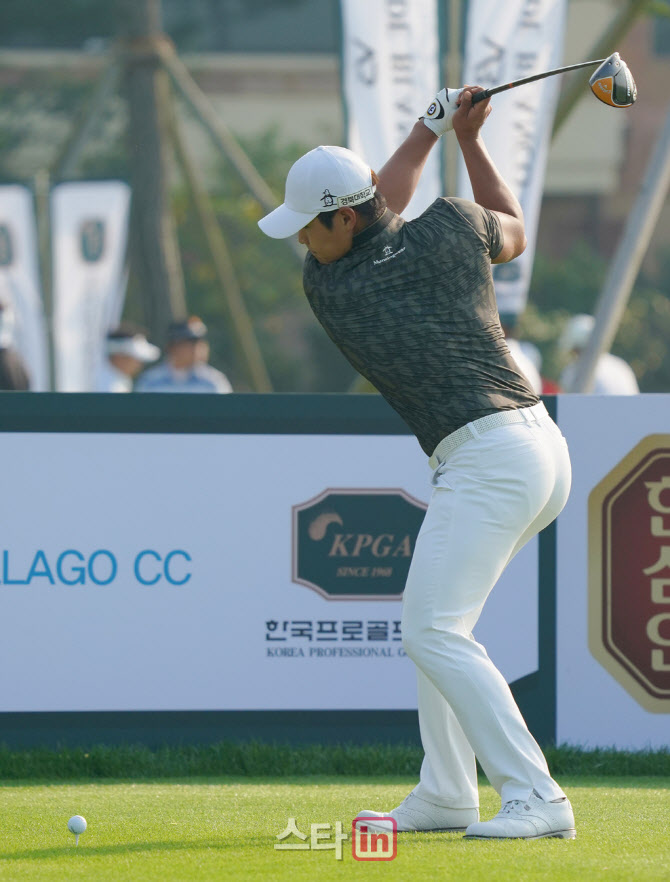 서요섭 '파워 백스윙'                                                                                                                                                                    