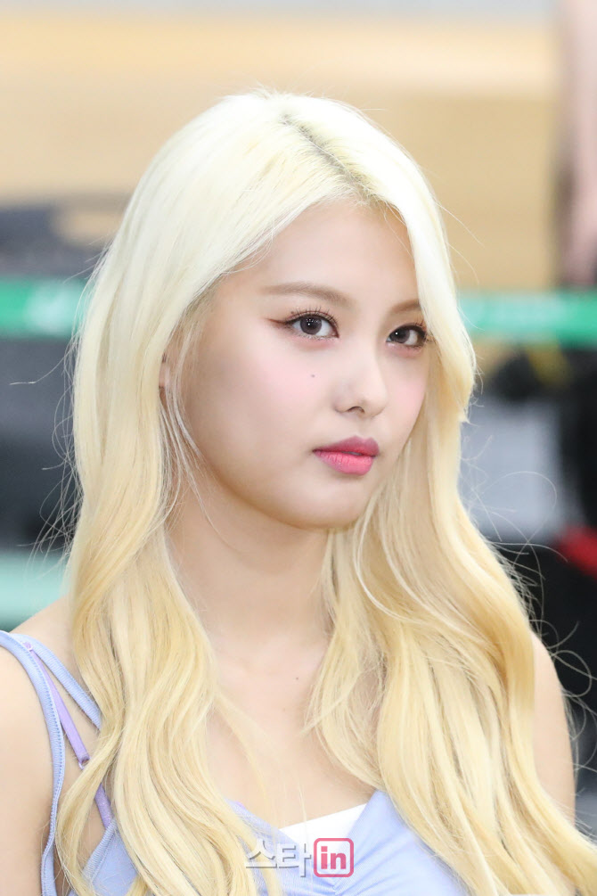 모모랜드 아인, 금발로 변신                                                                                                                                                                        