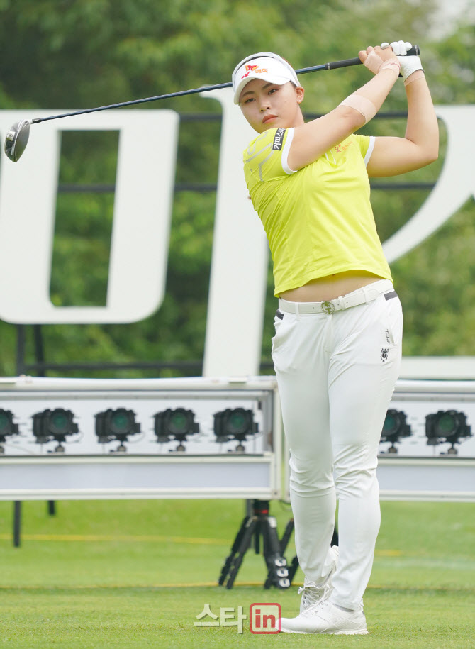 김지영 '티샷전 연습은 필수'                                                                                                                                                             