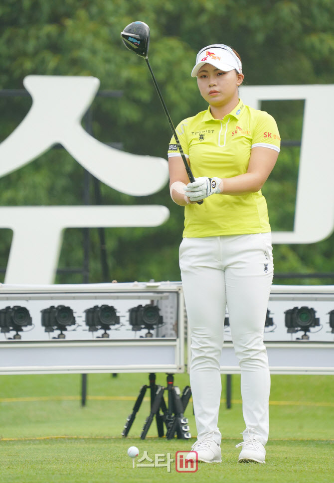 김지영 '정교한 조준으로 본다'                                                                                                                                                           