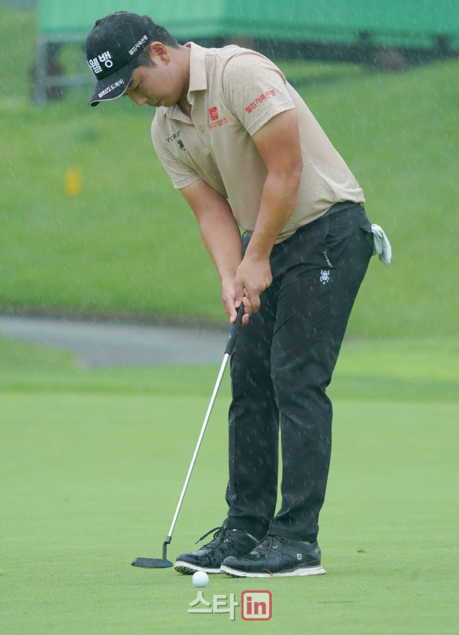 김태우 '폭우속의 파퍼트'                                                                                                                                                                