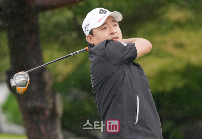 조성민 '우승 향한 강한 티샷'                                                                                                                                                            