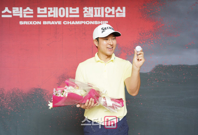 정영기 '홀인원은 스릭슨볼 덕분이네'                                                                                                                                                     