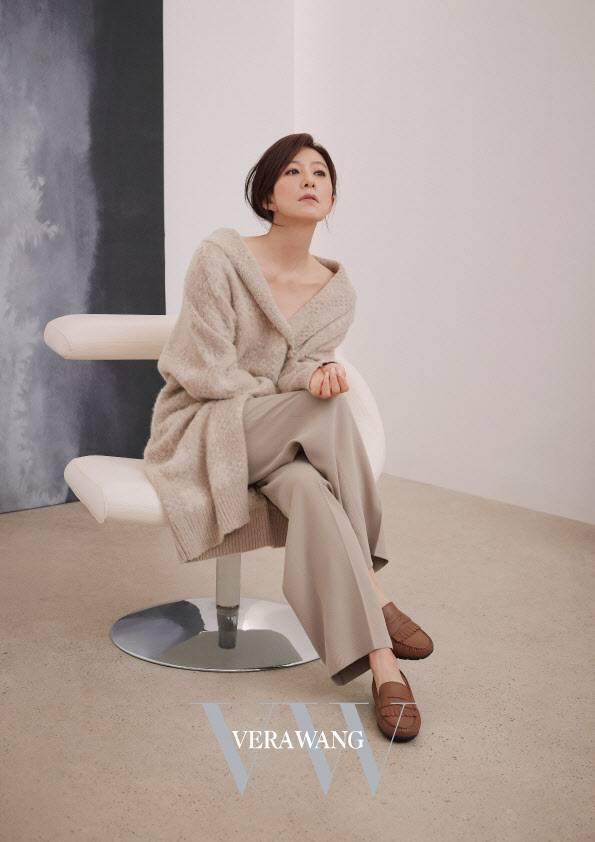  김희애, 우아하게                                                                                                                                                                                 