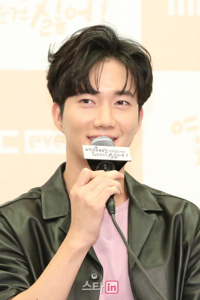 박건일, 훈훈한 미소                                                                                                                                                                               